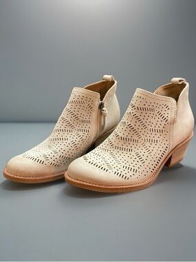 Sofft Augustina Perforated Suede Boots Tan Boho Festival Booties Size 7M
